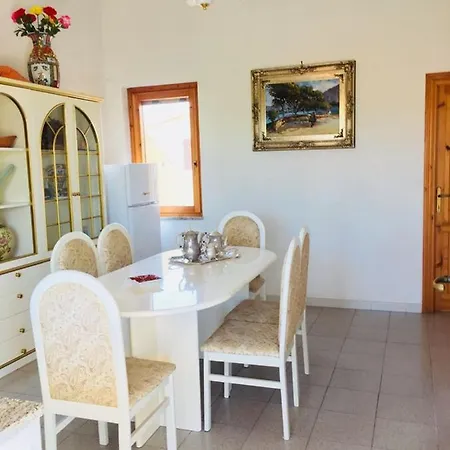 Casa Gialla Spiaggia E Servizi Ferienhaus